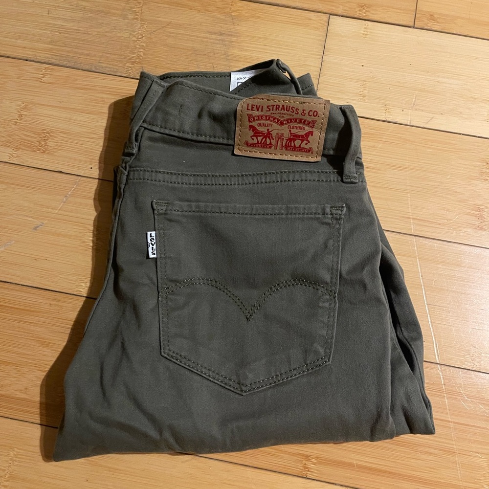 Woman’s Levi pants